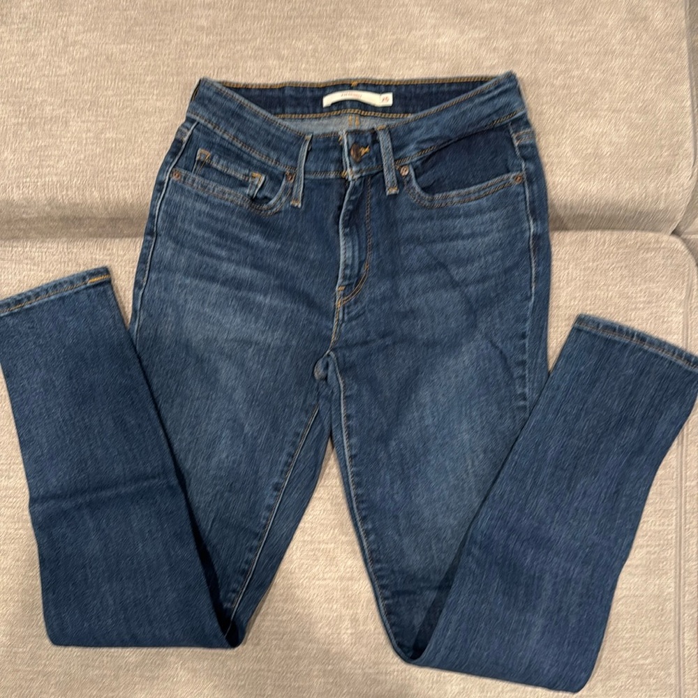 Women’s Levi skinny jeans size 25